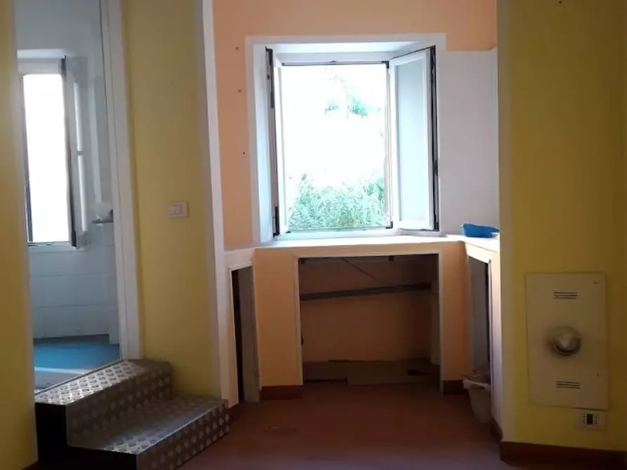 locale commerciale in vendita a Jesi