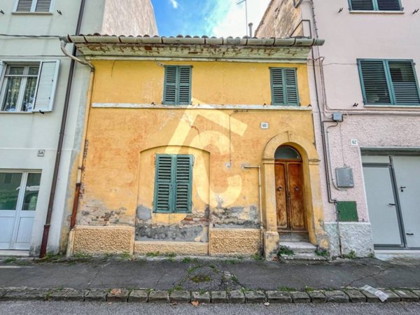 casa indipendente in vendita a Jesi