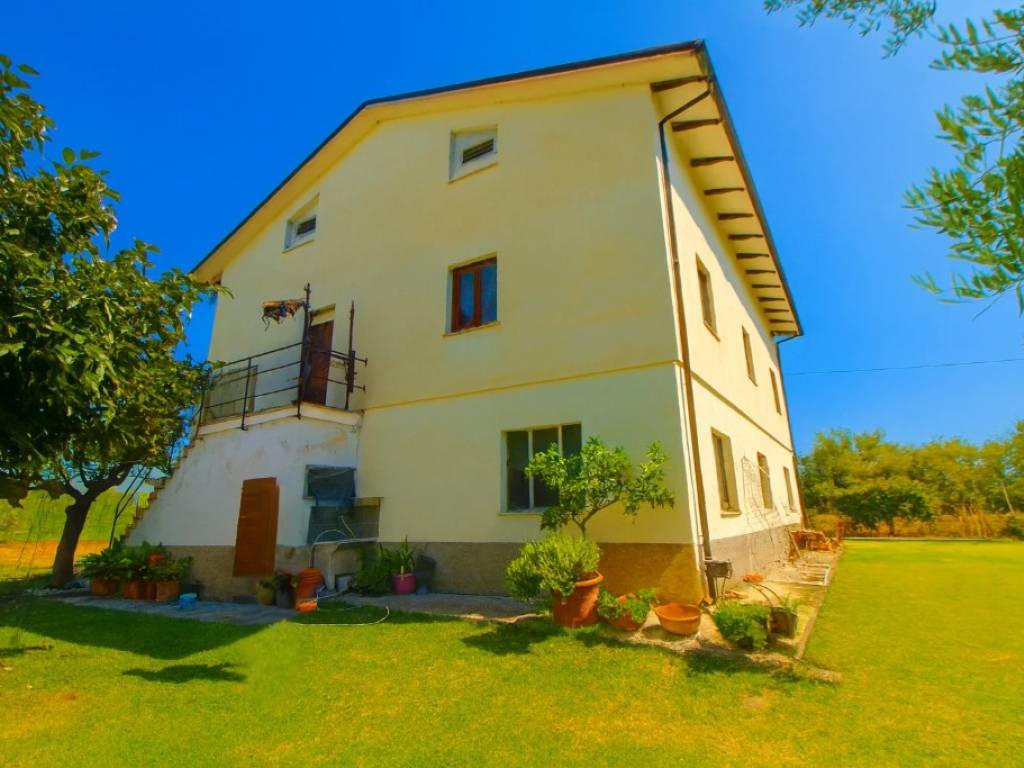 casa indipendente in vendita a Jesi in zona Tabano