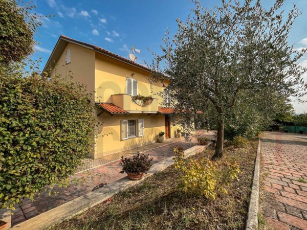 casa indipendente in vendita a Jesi