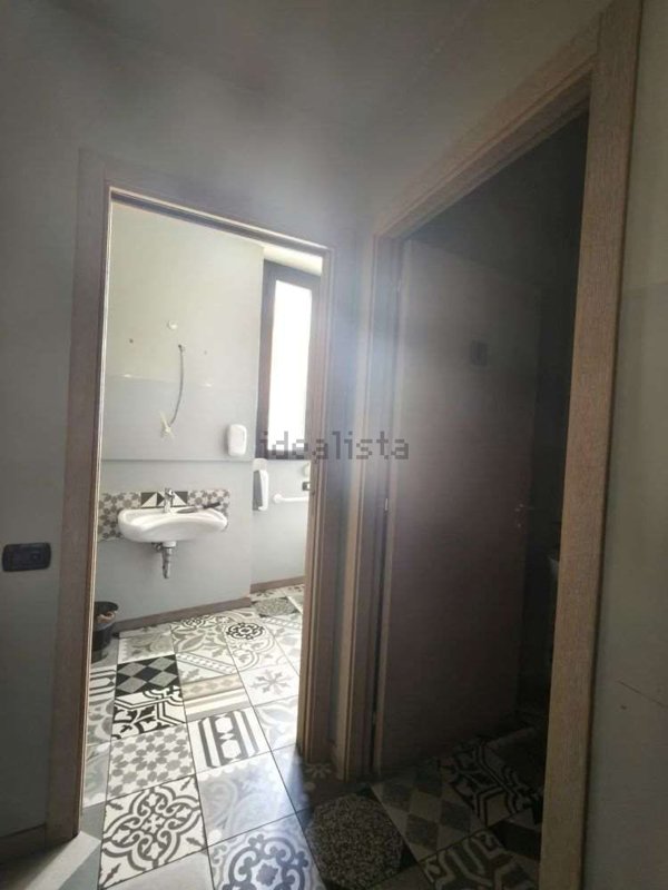 locale commerciale in vendita a Jesi