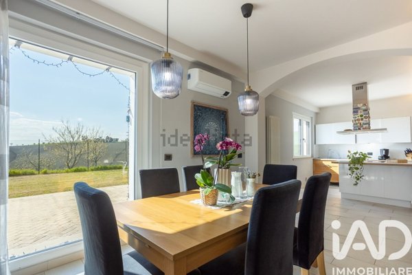 casa indipendente in vendita a Jesi