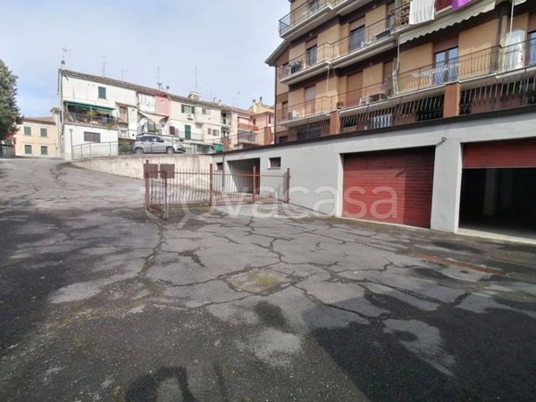 locale commerciale in vendita a Jesi