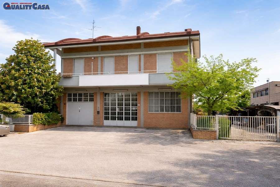 ufficio in vendita a Jesi