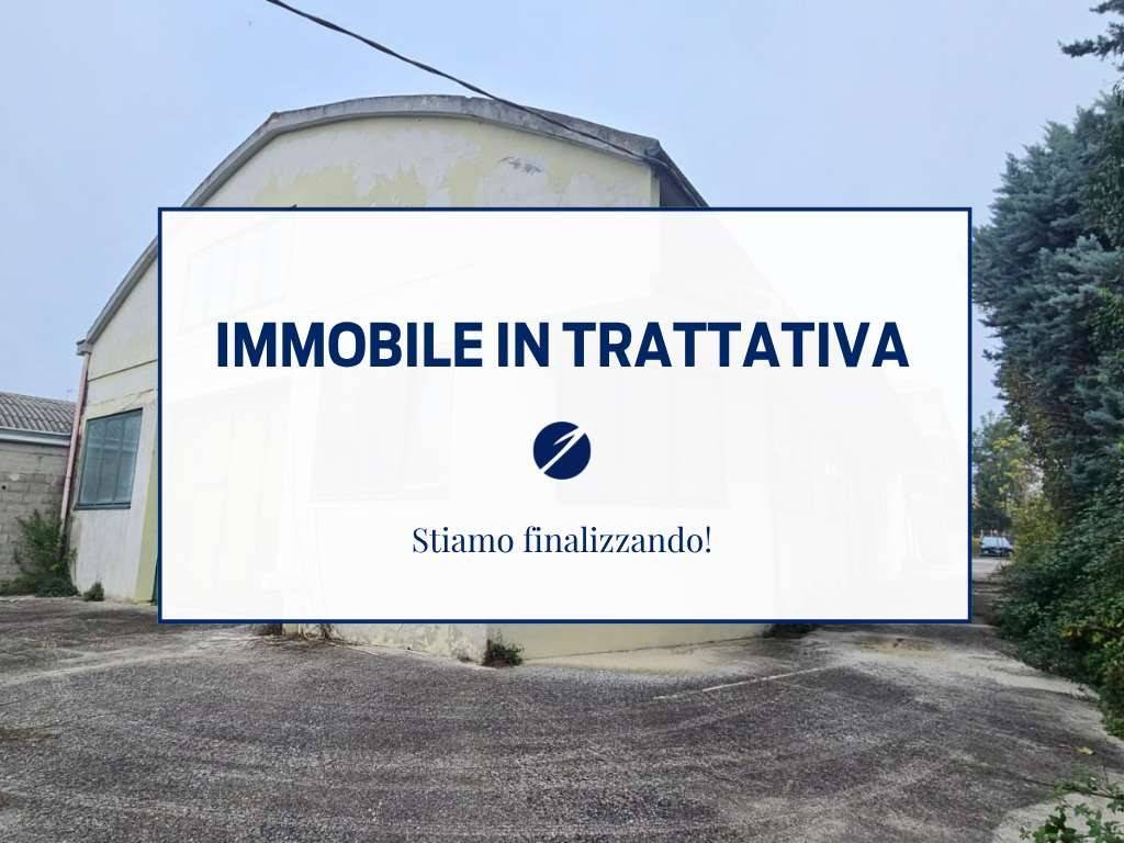 locale commerciale in vendita a Jesi