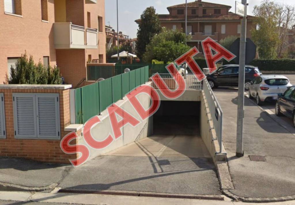 locale commerciale in vendita a Jesi