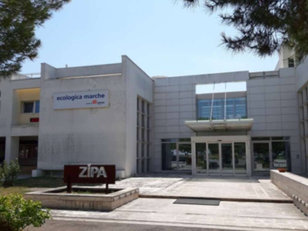 negozio in vendita a Jesi