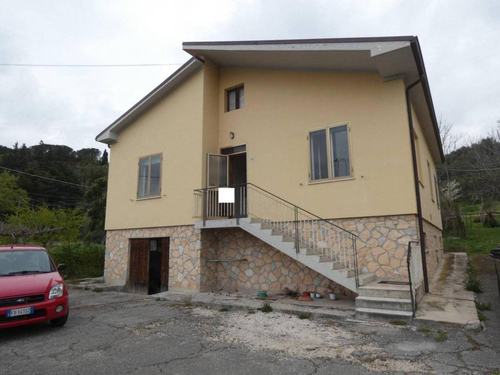 casa indipendente in vendita a Jesi in zona Tabano