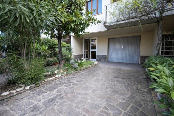 casa indipendente in vendita a Jesi