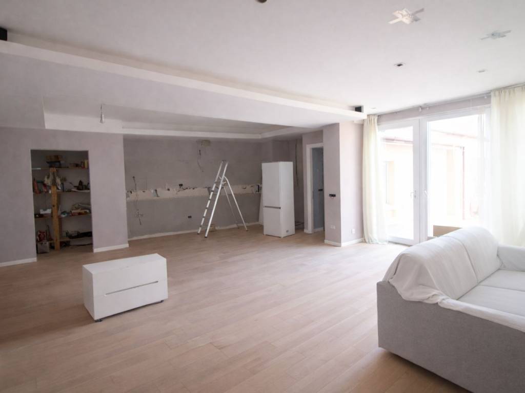 casa indipendente in vendita a Jesi