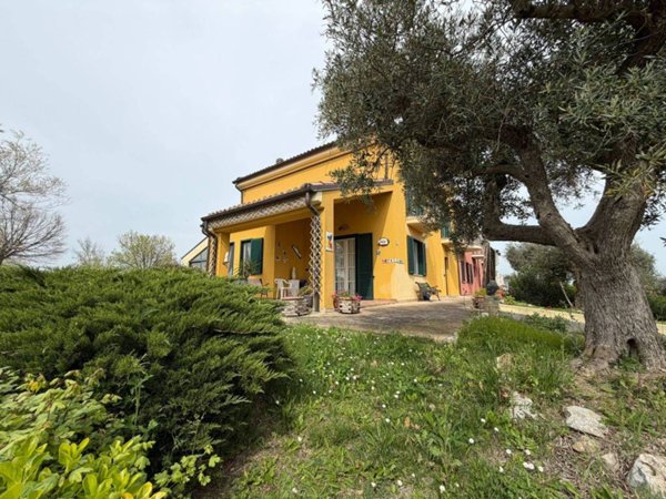 casa indipendente in vendita a Jesi in zona Santa Lucia