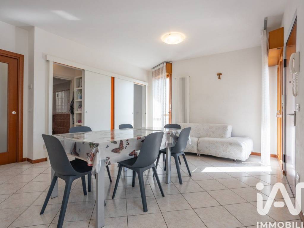 casa indipendente in vendita a Jesi in zona Santa Lucia