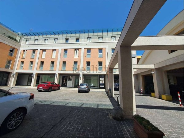 ufficio in vendita a Jesi