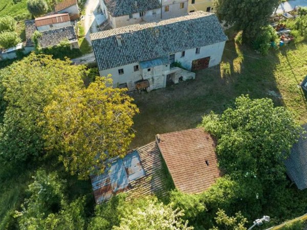 casa indipendente in vendita a Jesi in zona Mazzangrugno