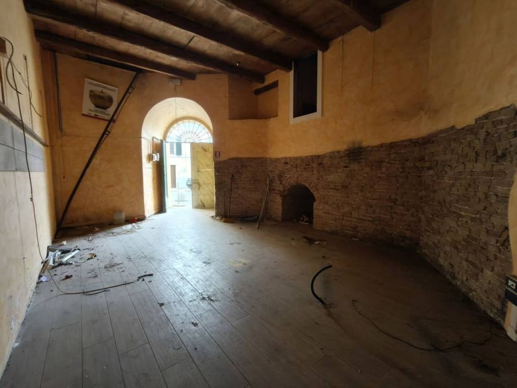 negozio in vendita a Jesi