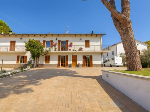 casa indipendente in vendita a Jesi in zona Tabano