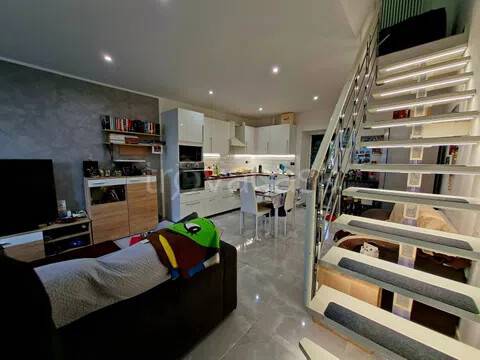 casa indipendente in vendita a Jesi