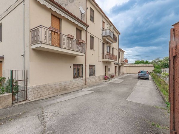 appartamento in vendita a Jesi in zona Tabano