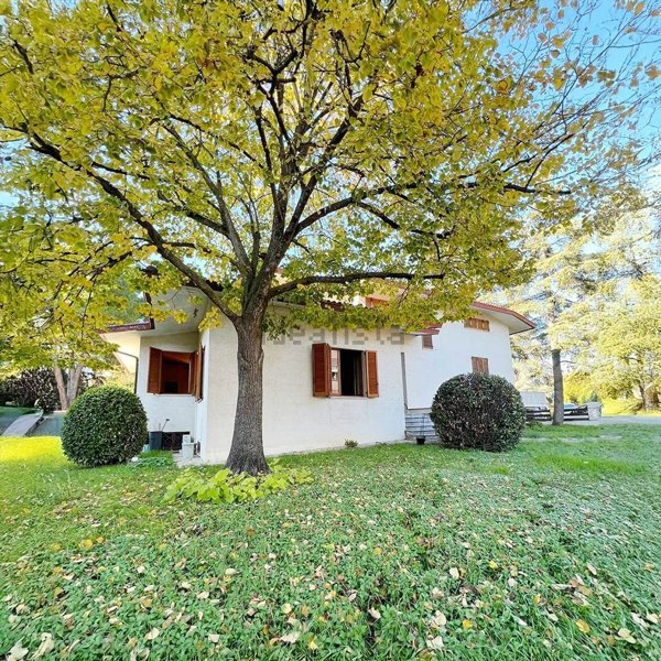 casa indipendente in vendita a Jesi
