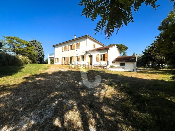 casa indipendente in vendita a Jesi
