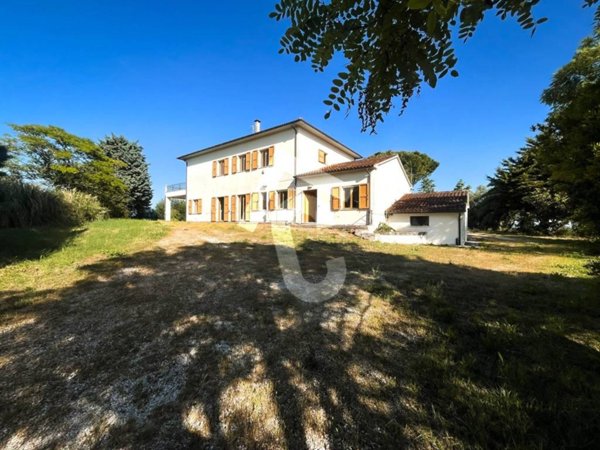 casa indipendente in vendita a Jesi