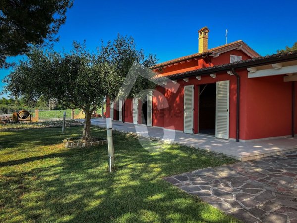 casa indipendente in vendita a Jesi