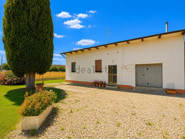 casa indipendente in vendita a Jesi in zona Santa Lucia