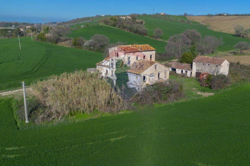 casa indipendente in vendita a Jesi in zona Mazzangrugno
