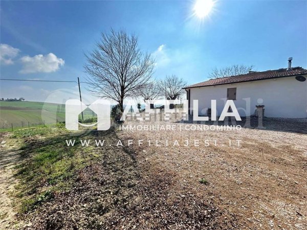 casa indipendente in vendita a Jesi