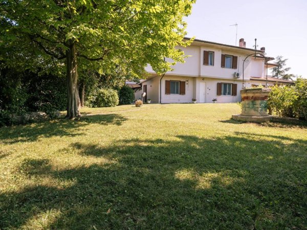 casa indipendente in vendita a Jesi