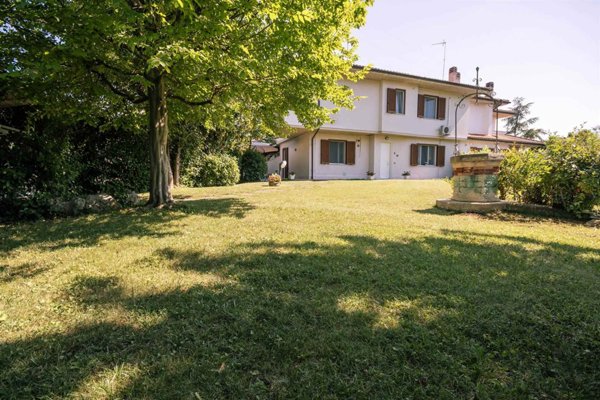 casa indipendente in vendita a Jesi