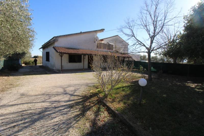 appartamento in vendita a Jesi in zona Tabano
