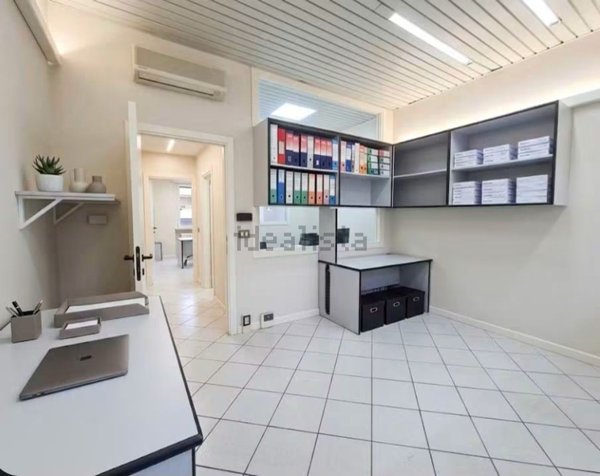 locale commerciale in vendita a Jesi