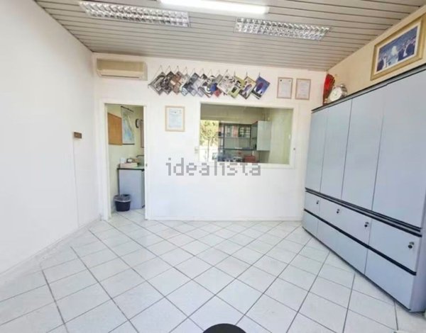 locale commerciale in vendita a Jesi