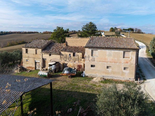 casa indipendente in vendita a Jesi