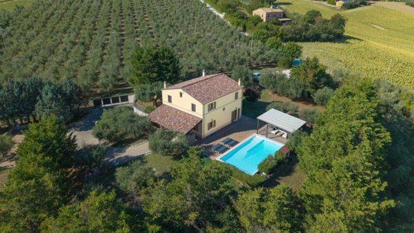 casa indipendente in vendita a Jesi in zona Santa Lucia