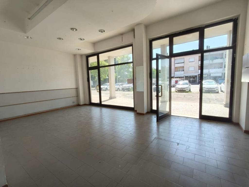 negozio in vendita a Jesi