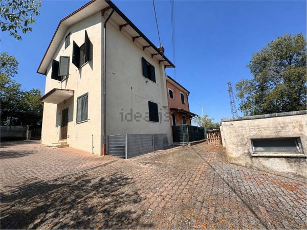 pentavano in vendita a Jesi