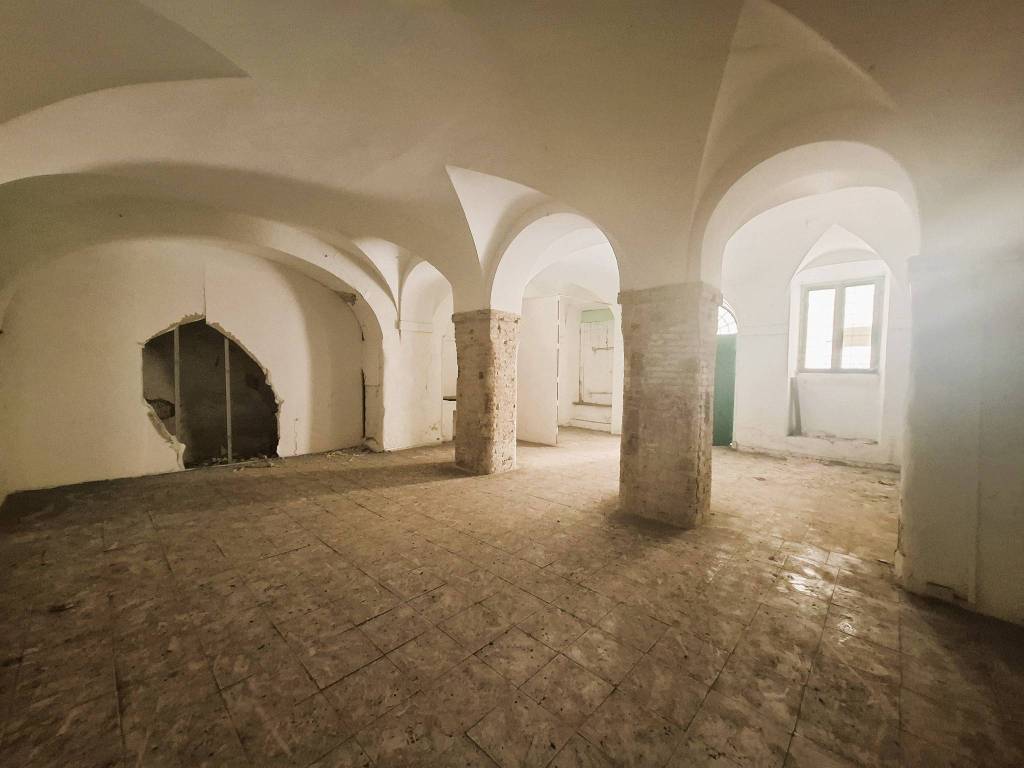 negozio in vendita a Jesi