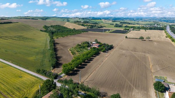casa indipendente in vendita a Jesi in zona Mazzangrugno