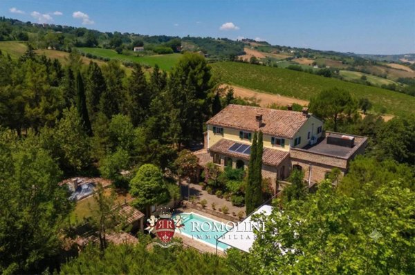 casa indipendente in vendita a Jesi
