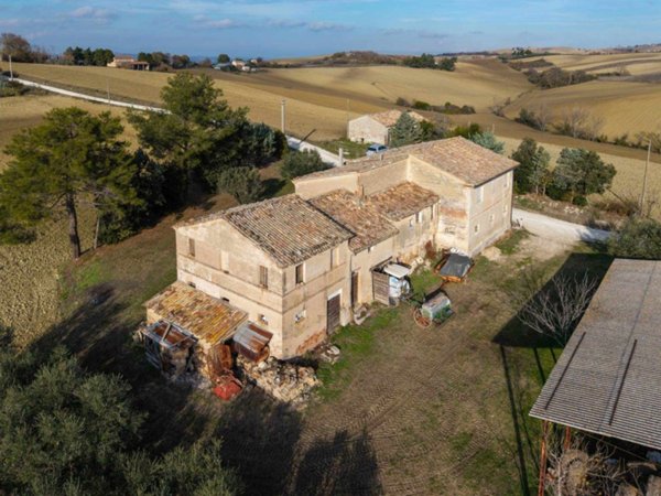 casa indipendente in vendita a Jesi