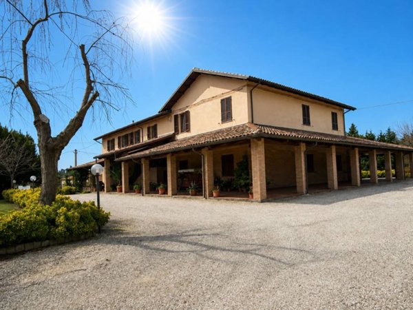 casa indipendente in vendita a Jesi in zona Tabano