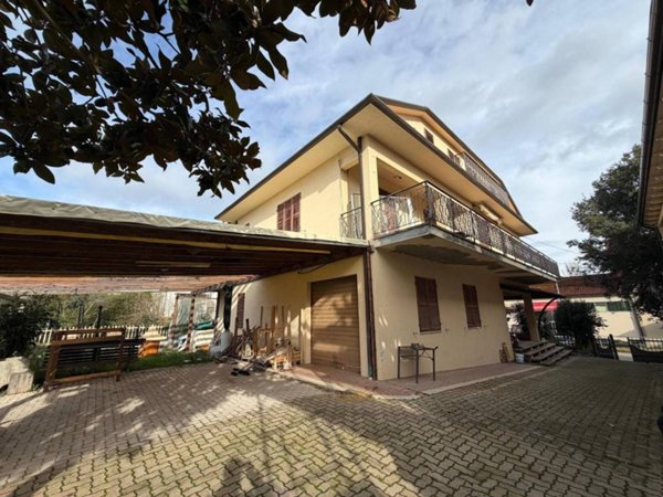 casa indipendente in vendita a Jesi