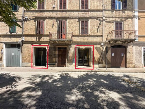 negozio in vendita a Jesi