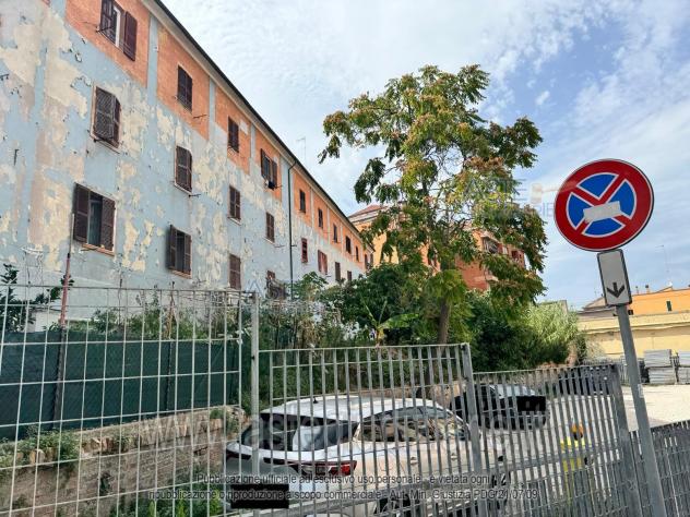 locale commerciale in vendita a Jesi