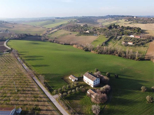 casale in vendita a Jesi in zona Tabano
