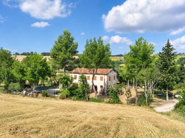 casa indipendente in vendita a Jesi in zona Mazzangrugno
