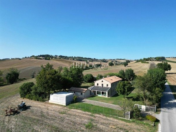 casa indipendente in vendita a Jesi