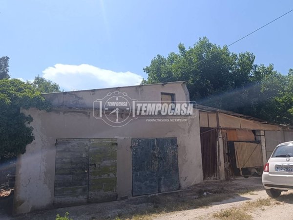 casa indipendente in vendita a Jesi in zona Santa Lucia